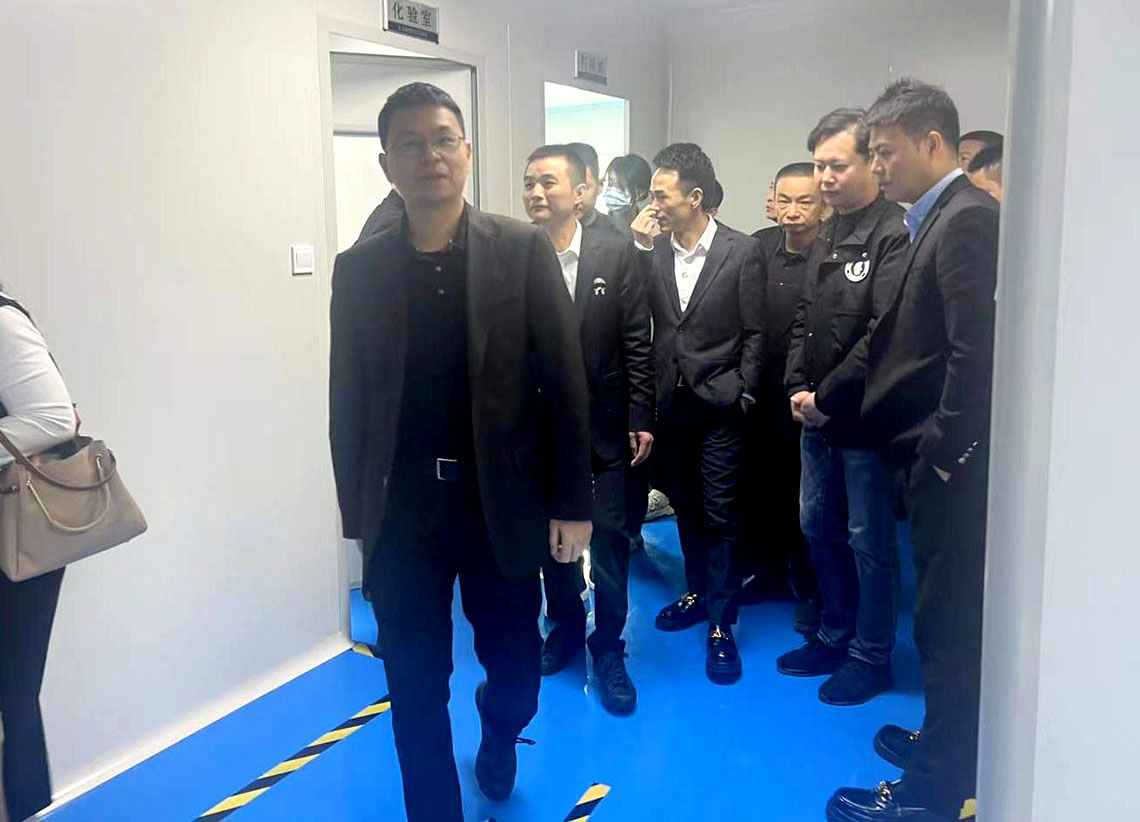 潮南区区长张晓铿带队赴浙江义乌考察乡贤企业沃卡丽生物科技3.jpg