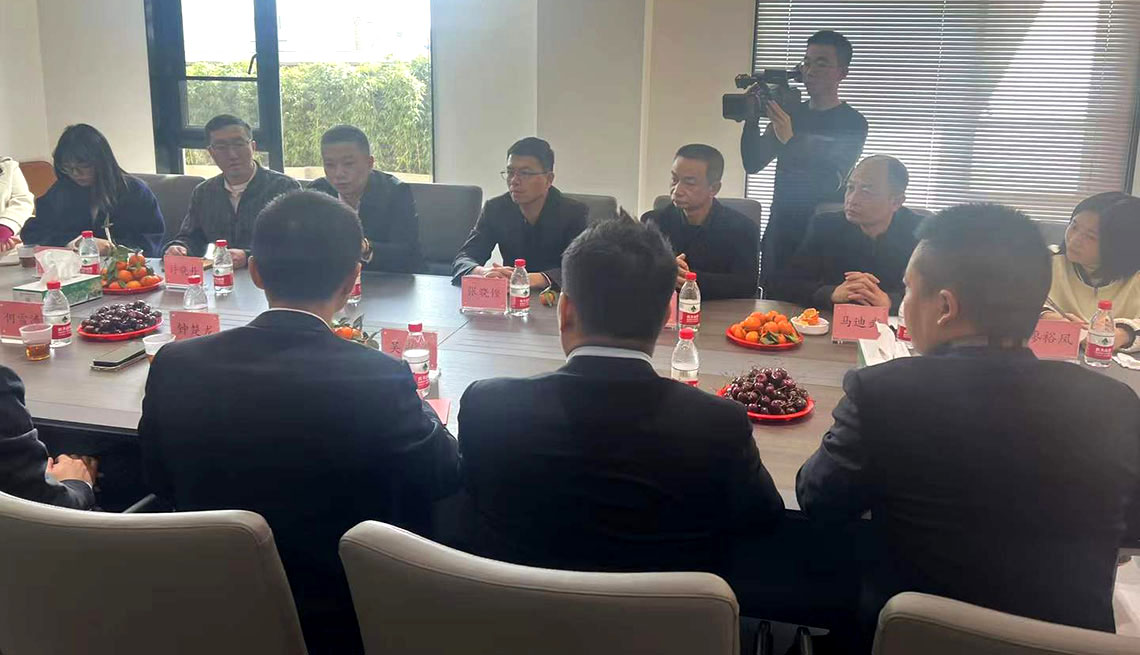 潮南区区长张晓铿带队赴浙江义乌考察乡贤企业沃卡丽生物科技6.jpg